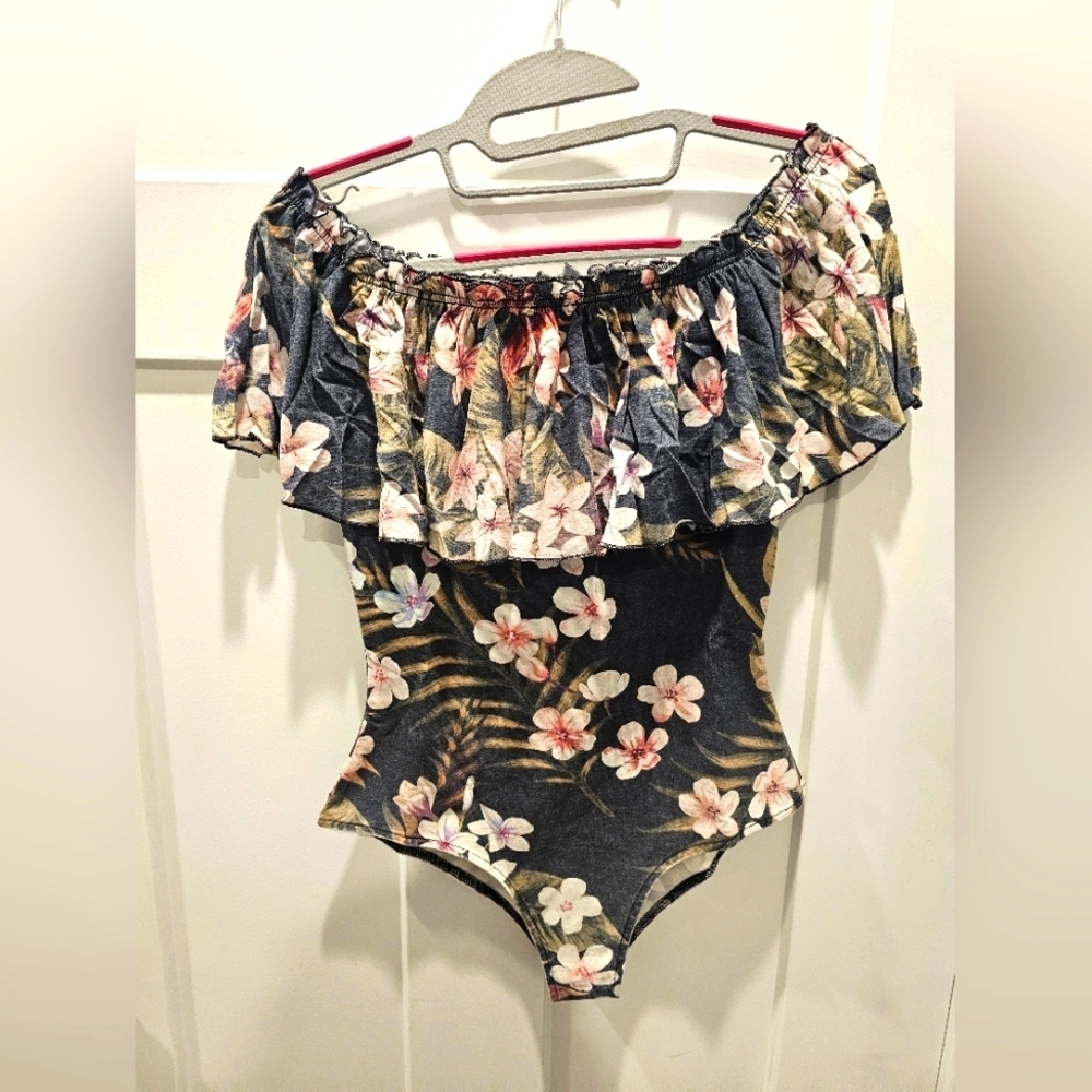 "Chaser Off Shoulder Floral Ruffle Bodysuit NWT Medium Festival Tropical"